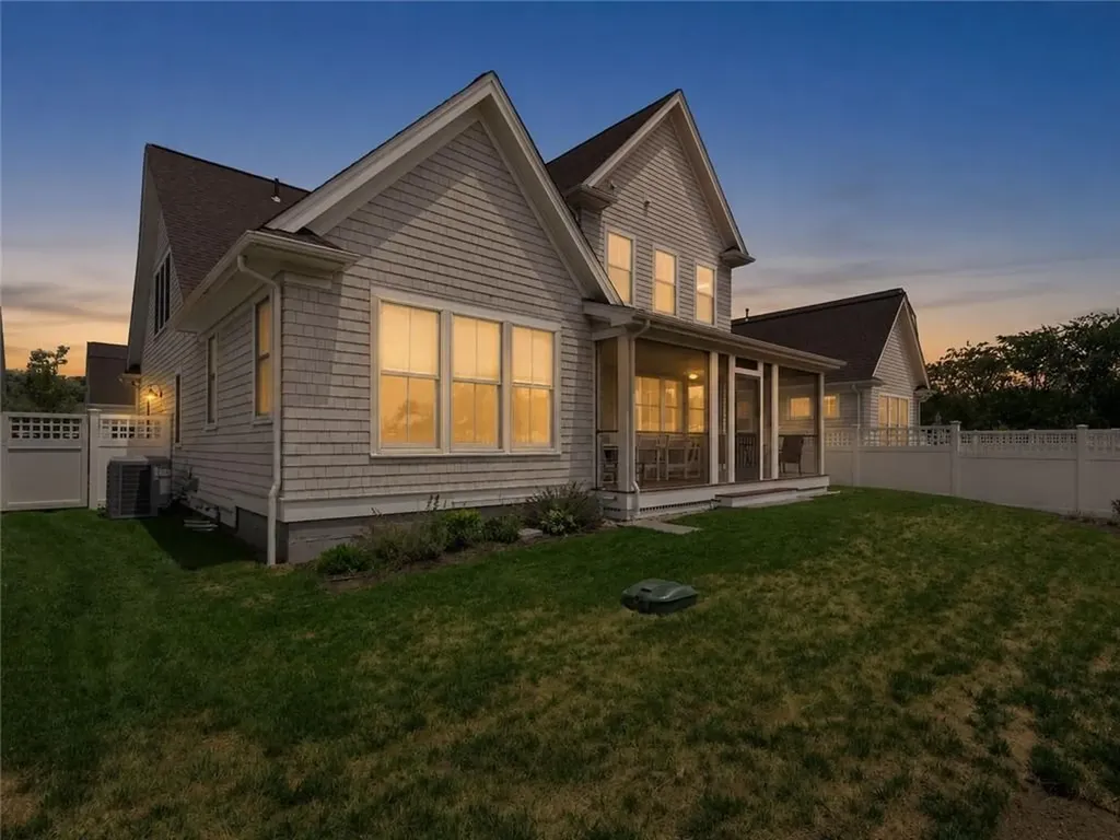 8 Lookout Lane Portsmouth RI 02871