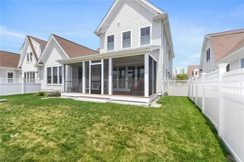 8 Lookout Lane Portsmouth RI 02871