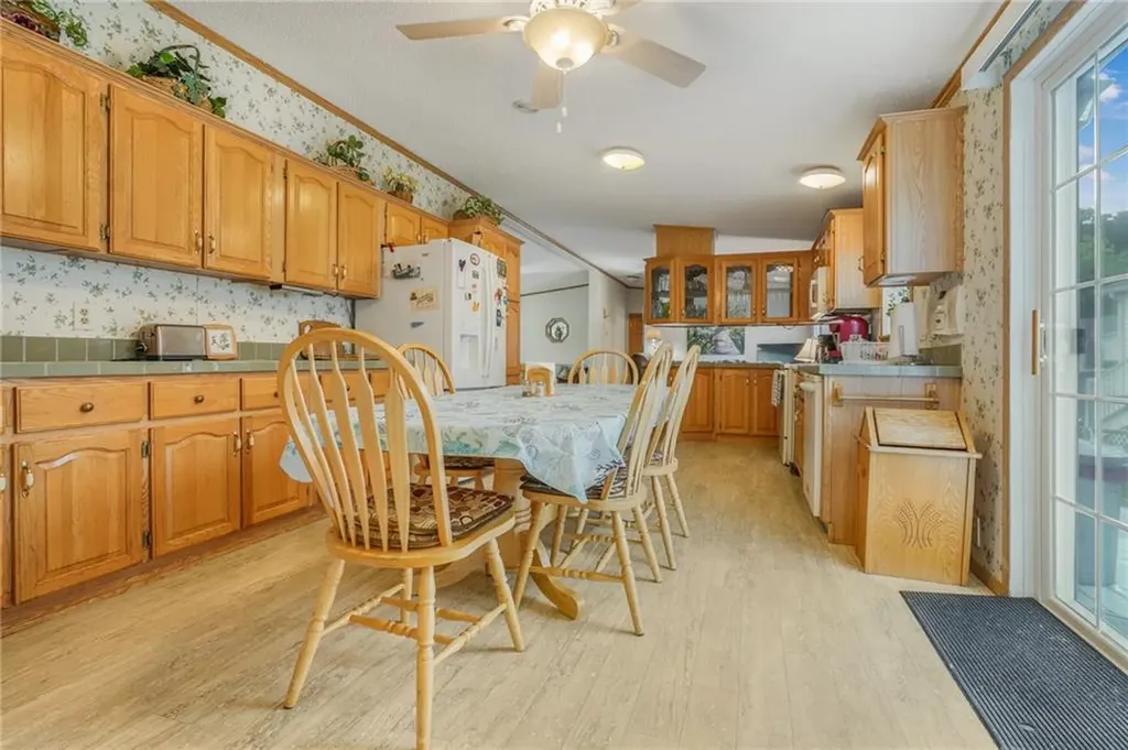 4 Nightingale Lane Tiverton RI 02878