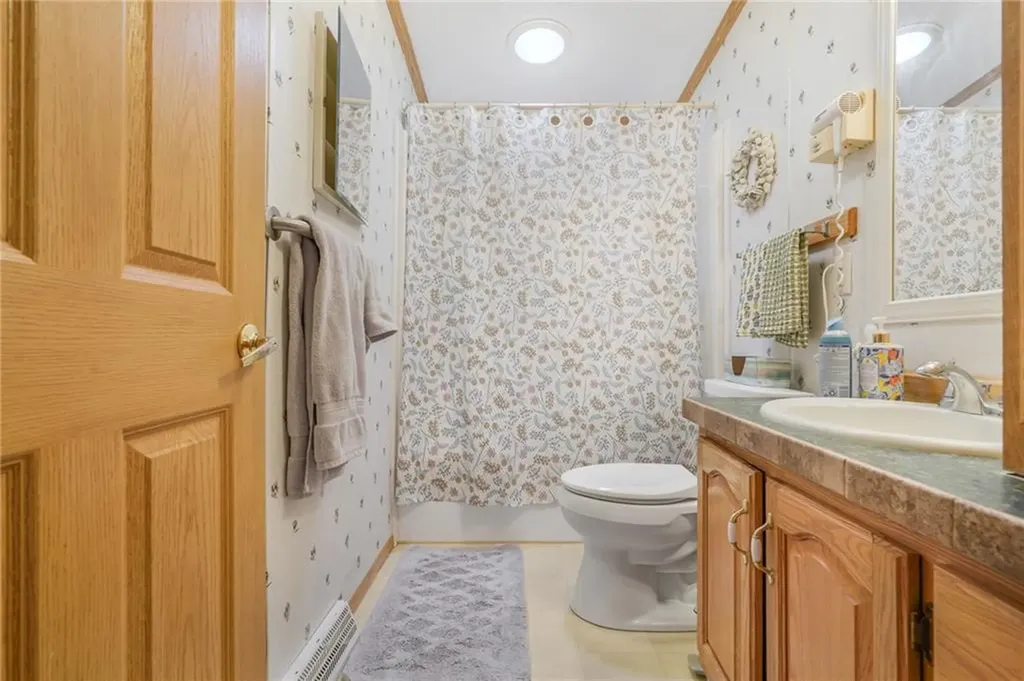 4 Nightingale Lane Tiverton RI 02878