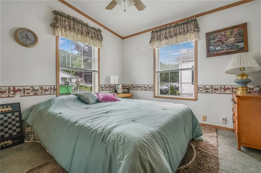 4 Nightingale Lane Tiverton RI 02878