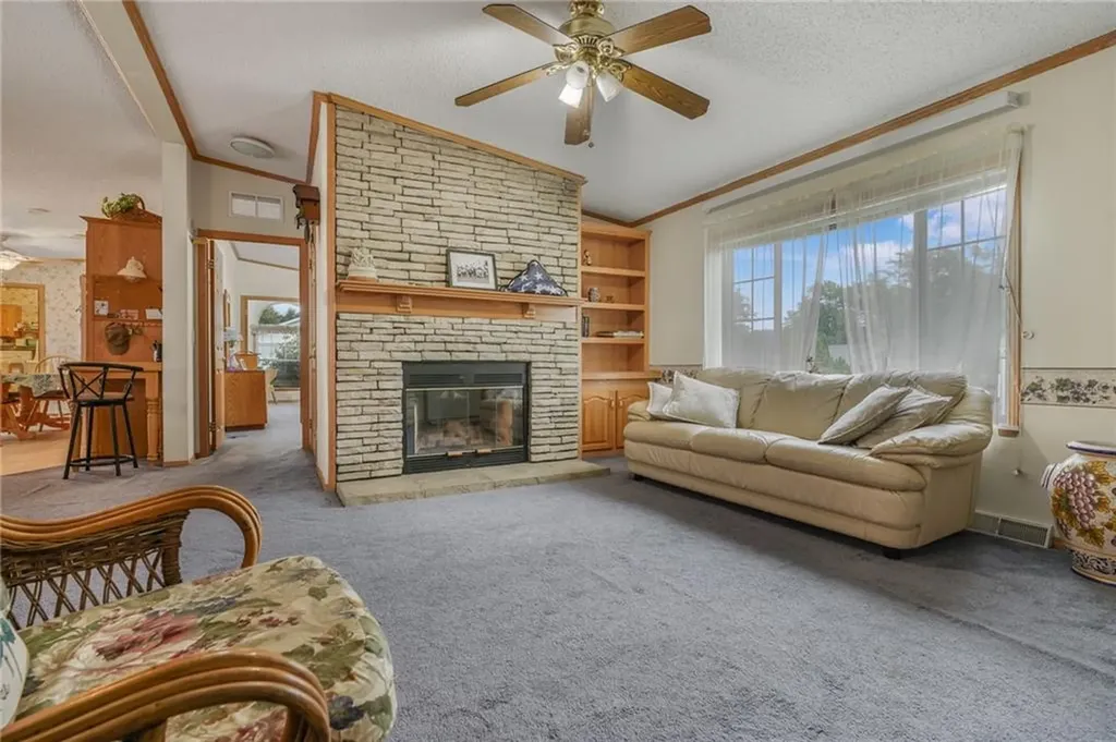 4 Nightingale Lane Tiverton RI 02878
