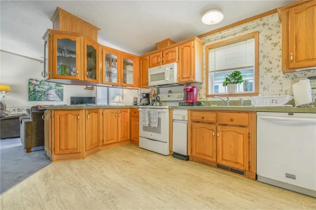 4 Nightingale Lane Tiverton RI 02878