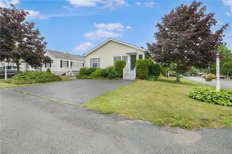 4 Nightingale Lane Tiverton RI 02878