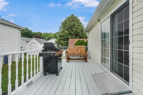 4 Nightingale Lane Tiverton RI 02878