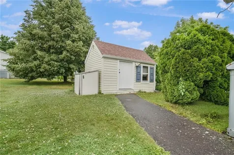 4 Nightingale Lane Tiverton RI 02878