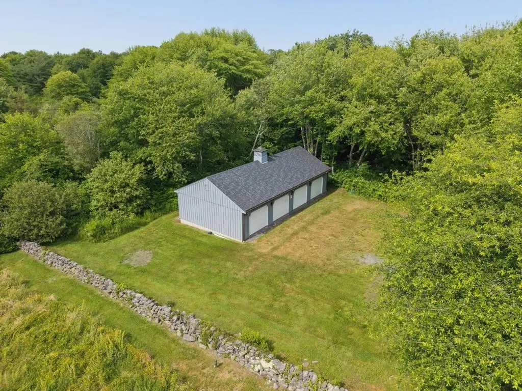 683 Neck Road Tiverton RI 02878