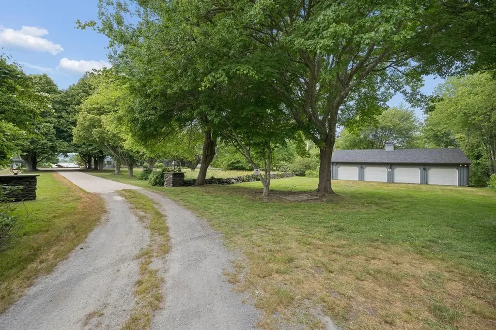 683 Neck Road Tiverton RI 02878
