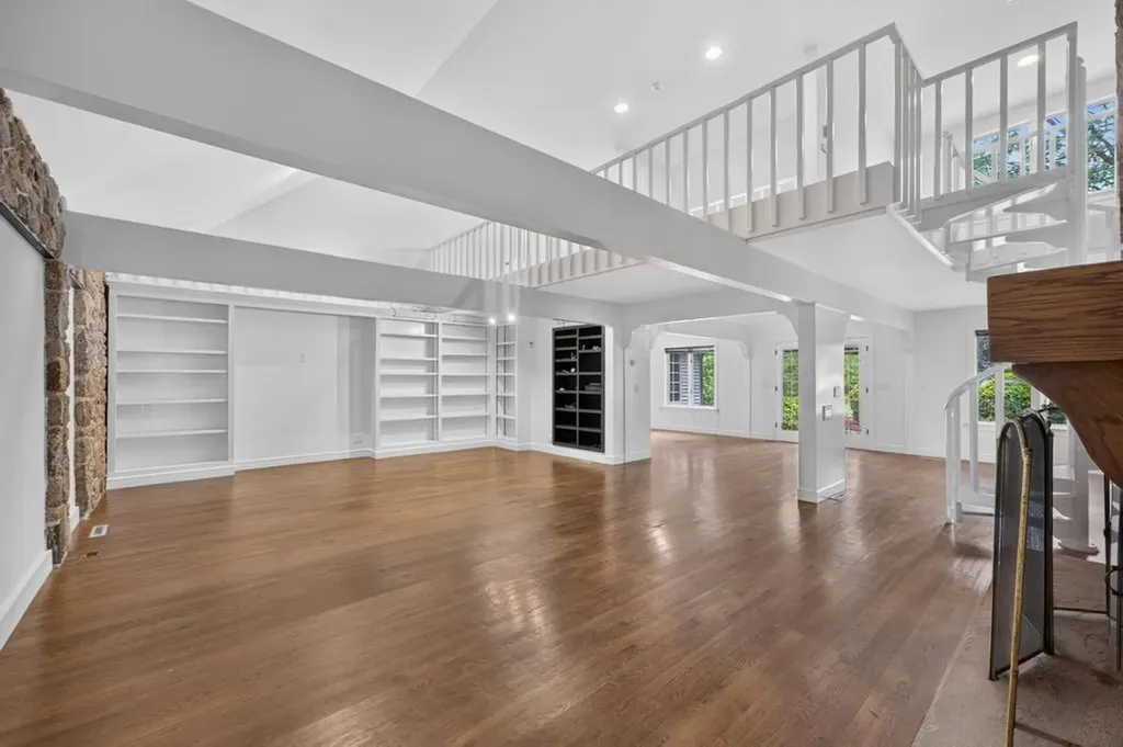 683 Neck Road Tiverton RI 02878