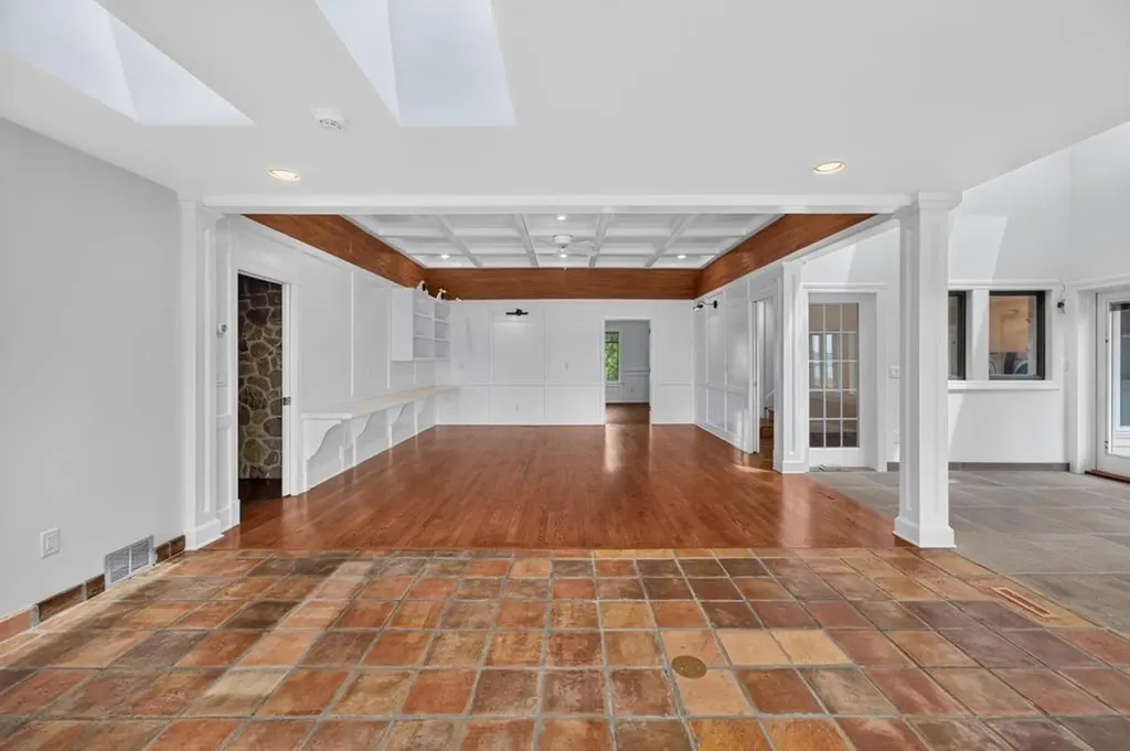 683 Neck Road Tiverton RI 02878