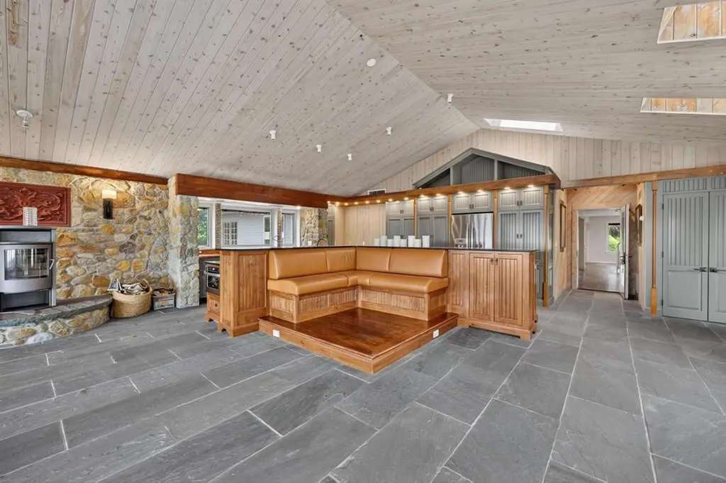683 Neck Road Tiverton RI 02878
