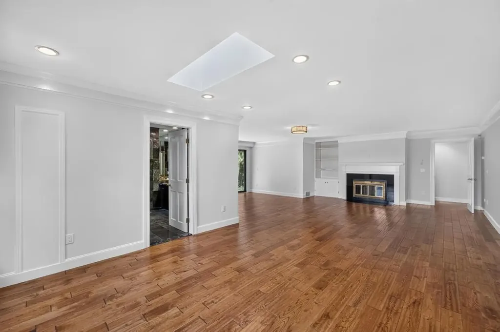 683 Neck Road Tiverton RI 02878