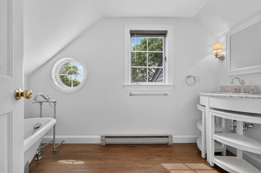 683 Neck Road Tiverton RI 02878