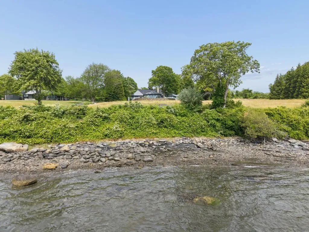 683 Neck Road Tiverton RI 02878