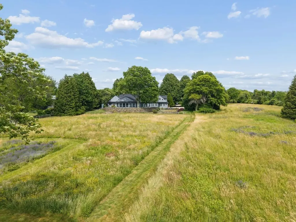 683 Neck Road Tiverton RI 02878