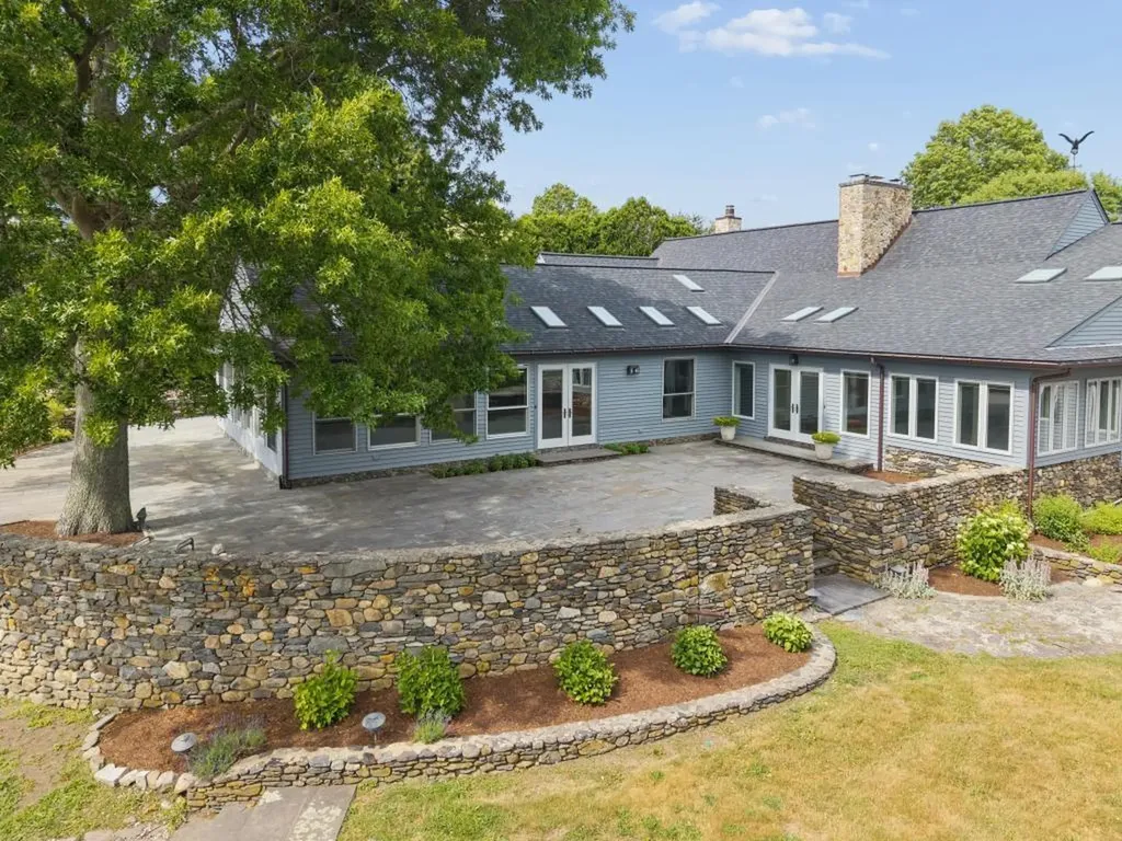 683 Neck Road Tiverton RI 02878