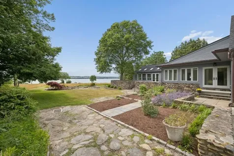 683 Neck Road Tiverton RI 02878