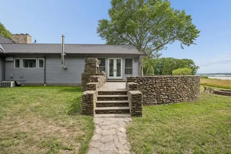 683 Neck Road Tiverton RI 02878