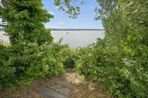 683 Neck Road Tiverton RI 02878