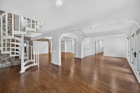 683 Neck Road Tiverton RI 02878