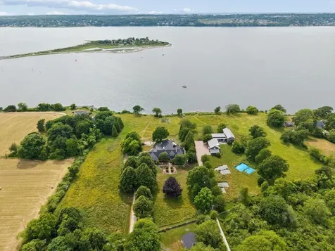 683 Neck Road Tiverton RI 02878