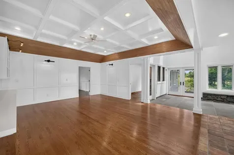 683 Neck Road Tiverton RI 02878