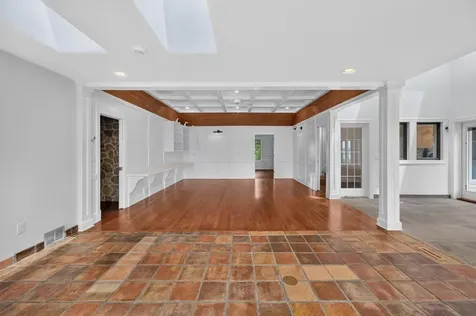 683 Neck Road Tiverton RI 02878