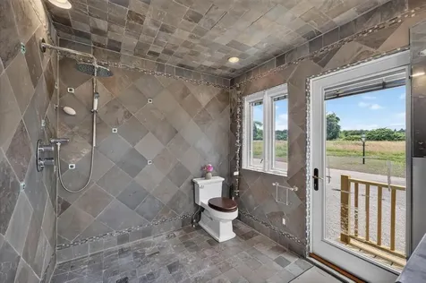 683 Neck Road Tiverton RI 02878