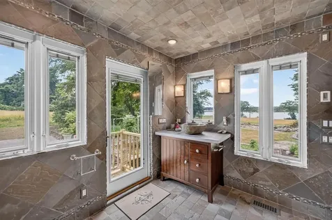 683 Neck Road Tiverton RI 02878