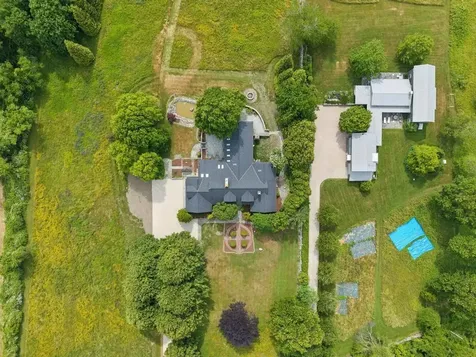 683 Neck Road Tiverton RI 02878