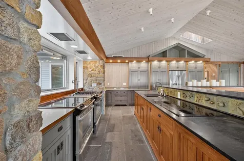 683 Neck Road Tiverton RI 02878