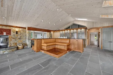 683 Neck Road Tiverton RI 02878