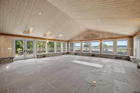 683 Neck Road Tiverton RI 02878