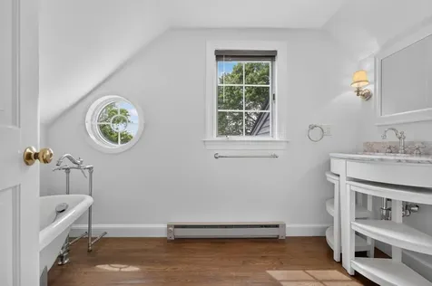 683 Neck Road Tiverton RI 02878