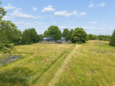 683 Neck Road Tiverton RI 02878