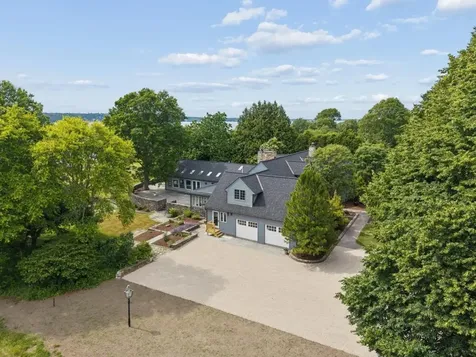 683 Neck Road Tiverton RI 02878