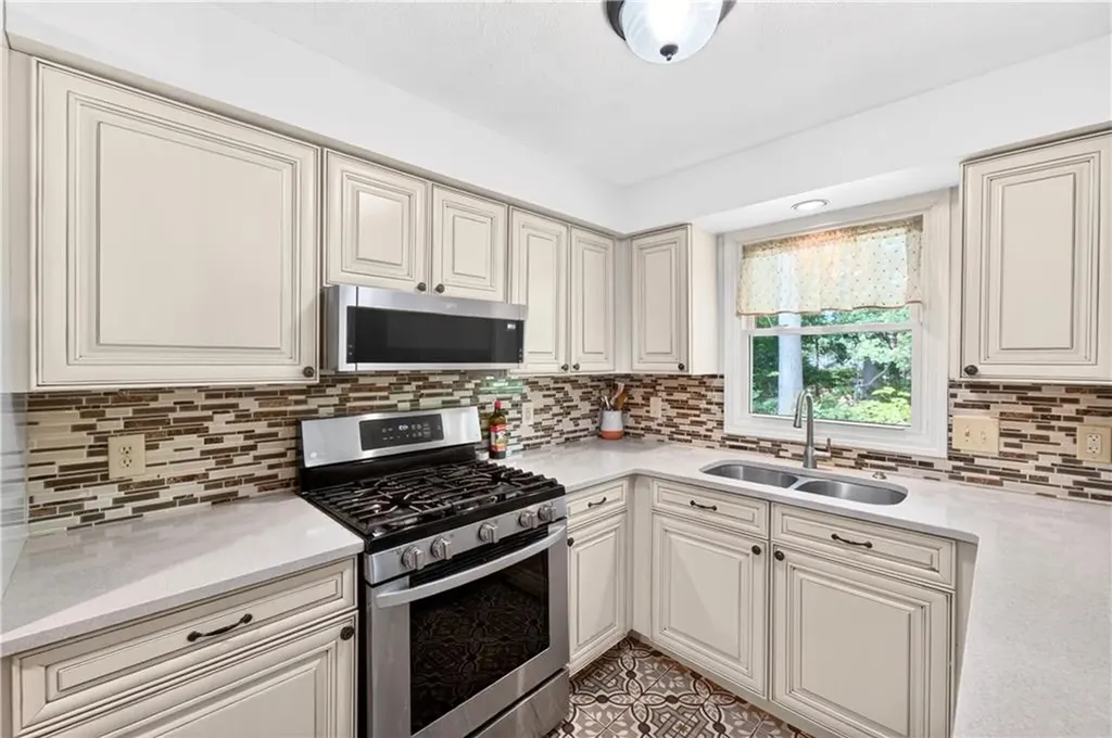 143 Oak Park Drive North Providence RI 02904