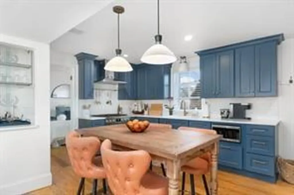 17 Willow Street Newport RI 02840