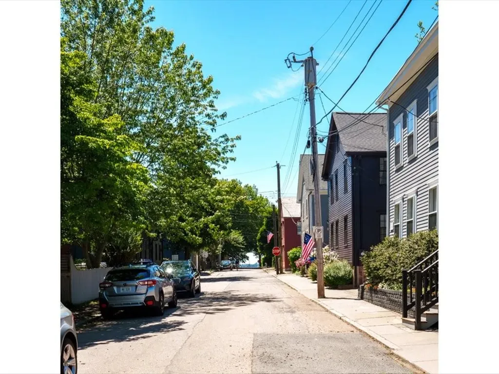 17 Willow Street Newport RI 02840