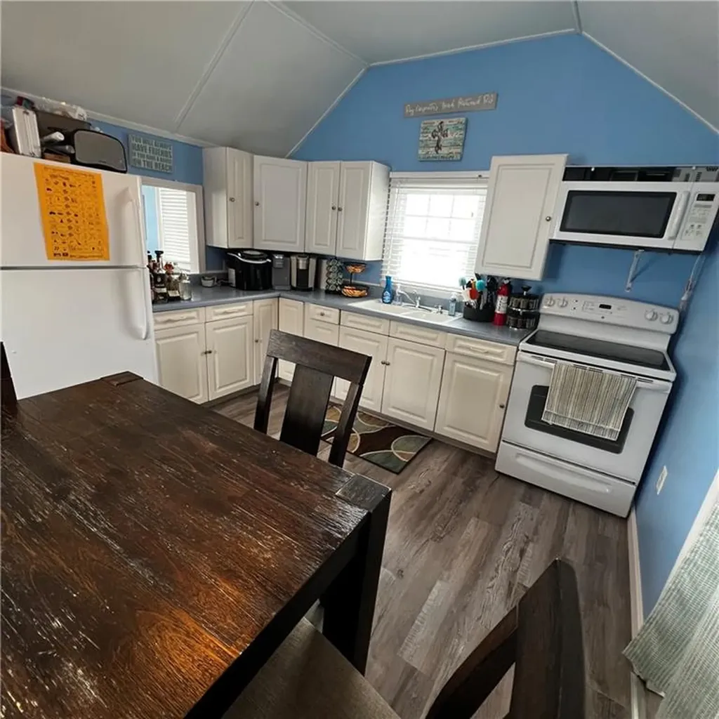 240 6w4 Cards Pond Road South Kingstown RI 02879