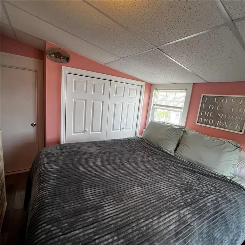 240 6w4 Cards Pond Road South Kingstown RI 02879
