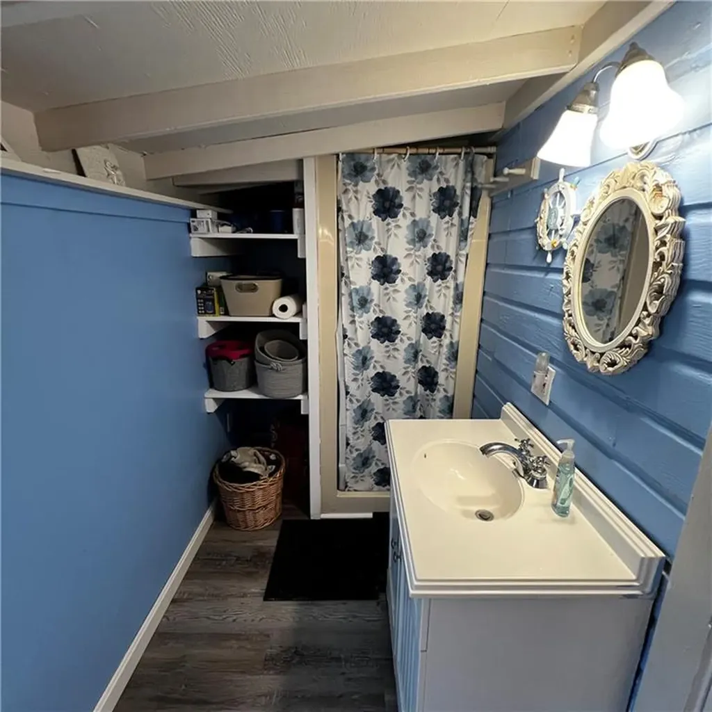 240 6w4 Cards Pond Road South Kingstown RI 02879