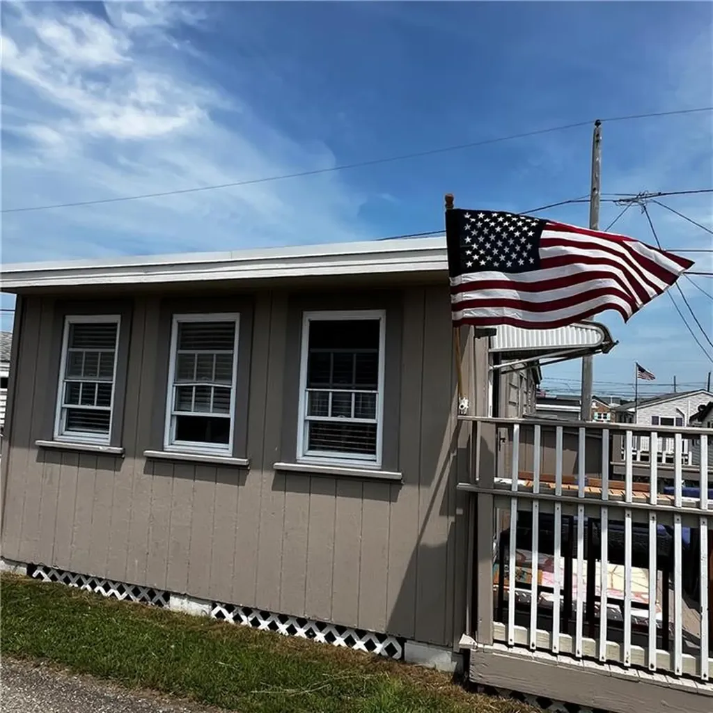 240 6w4 Cards Pond Road South Kingstown RI 02879
