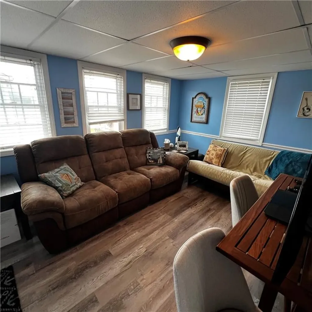 240 6w4 Cards Pond Road South Kingstown RI 02879