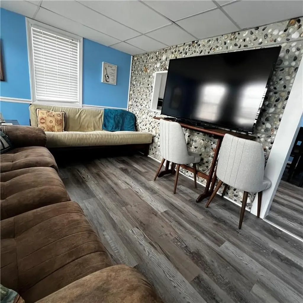 240 6w4 Cards Pond Road South Kingstown RI 02879