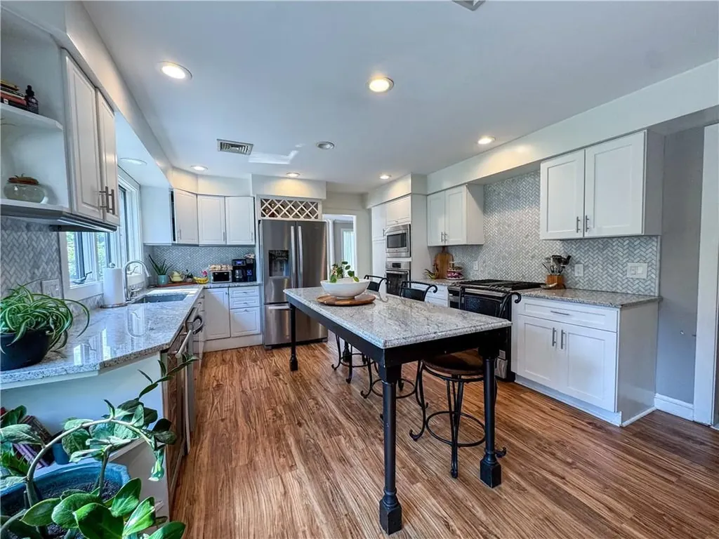 18 Ann Court Cranston RI 02921
