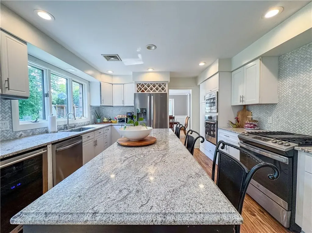 18 Ann Court Cranston RI 02921