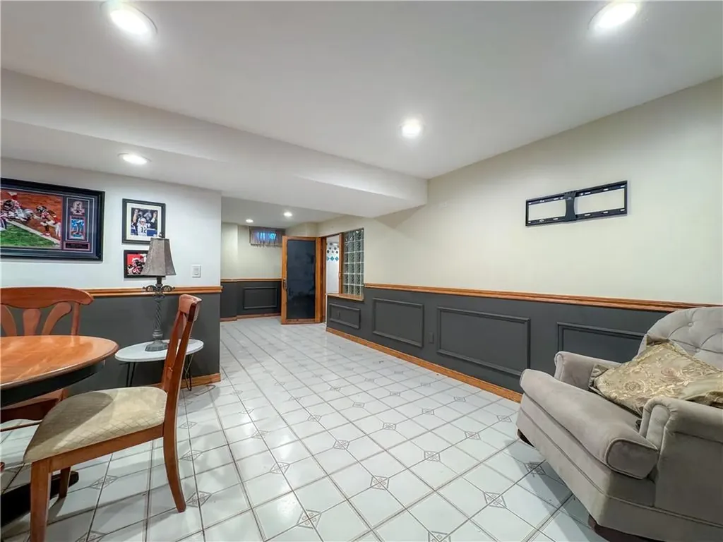 18 Ann Court Cranston RI 02921