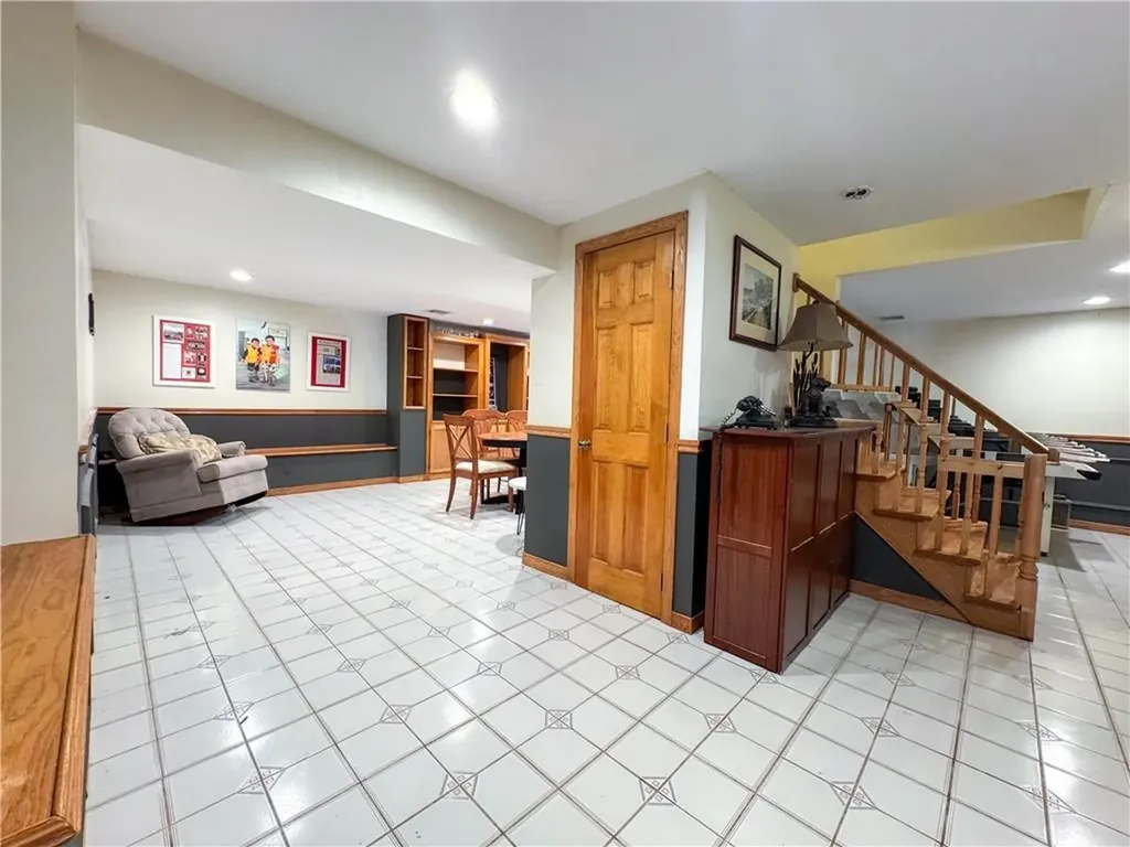 18 Ann Court Cranston RI 02921