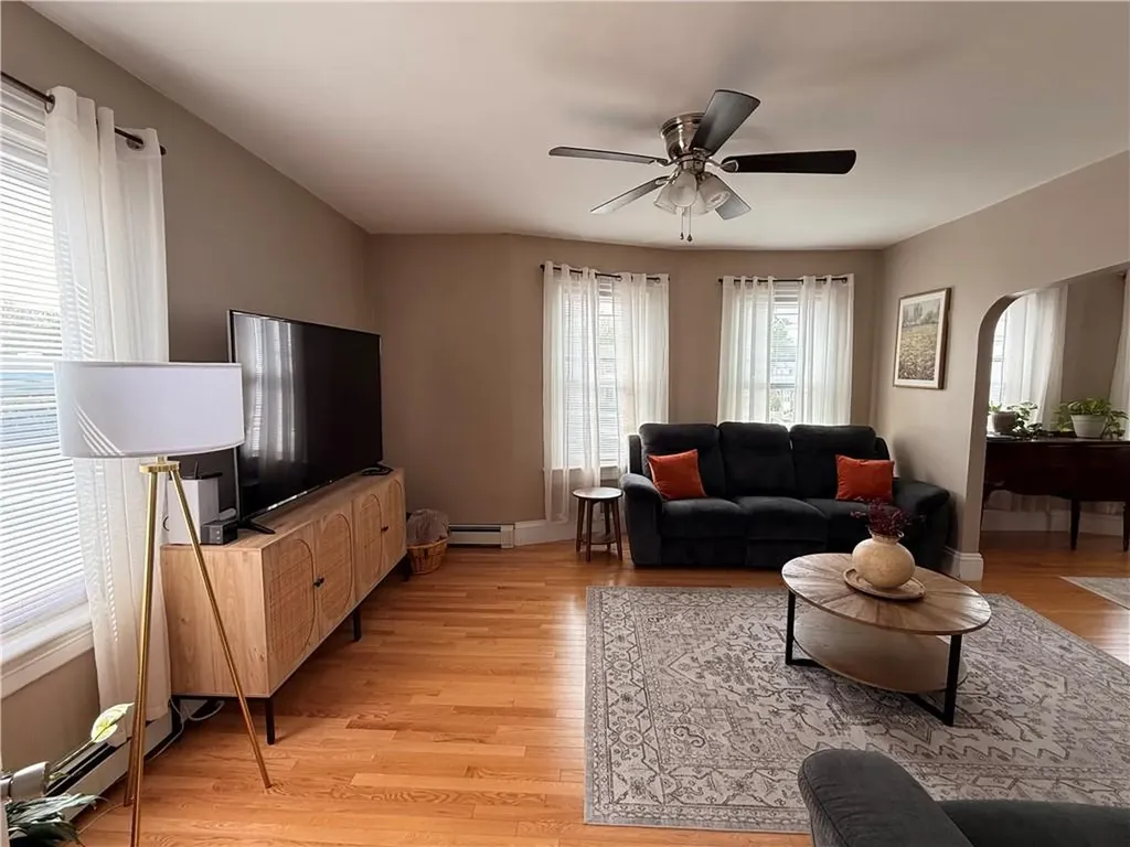 1289 Cranston Street Cranston RI 02920